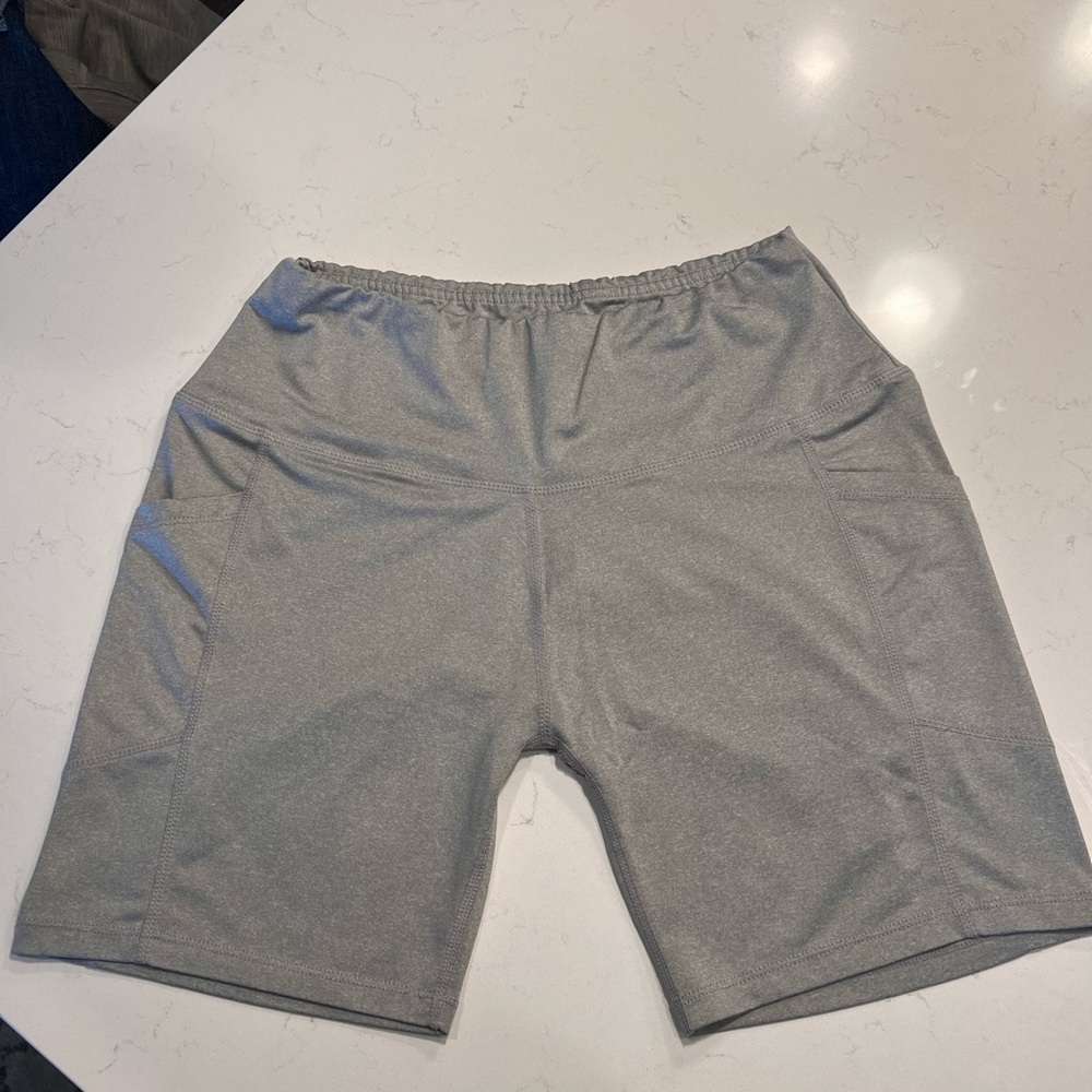 NYL Women’s Workout Short with Pockets - Grey - L